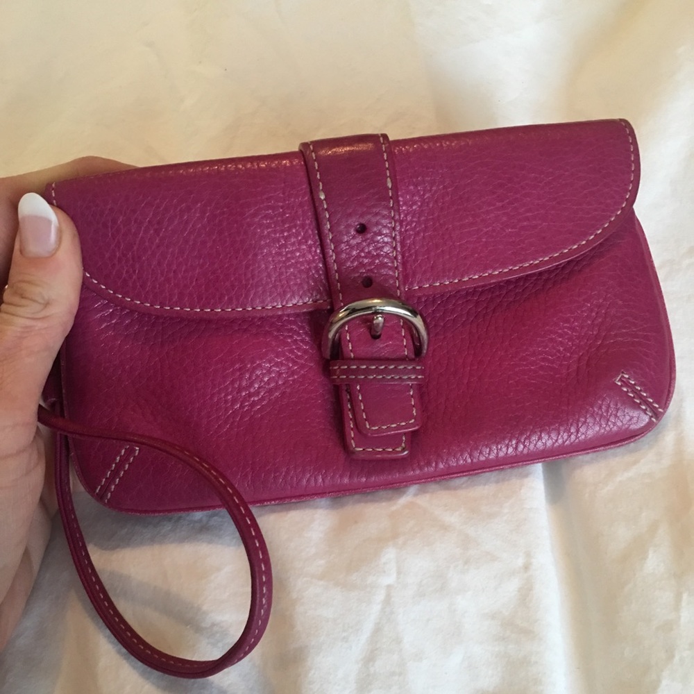 ⭐️ Magenta COACH Wristlet -Gently Used⭐️
